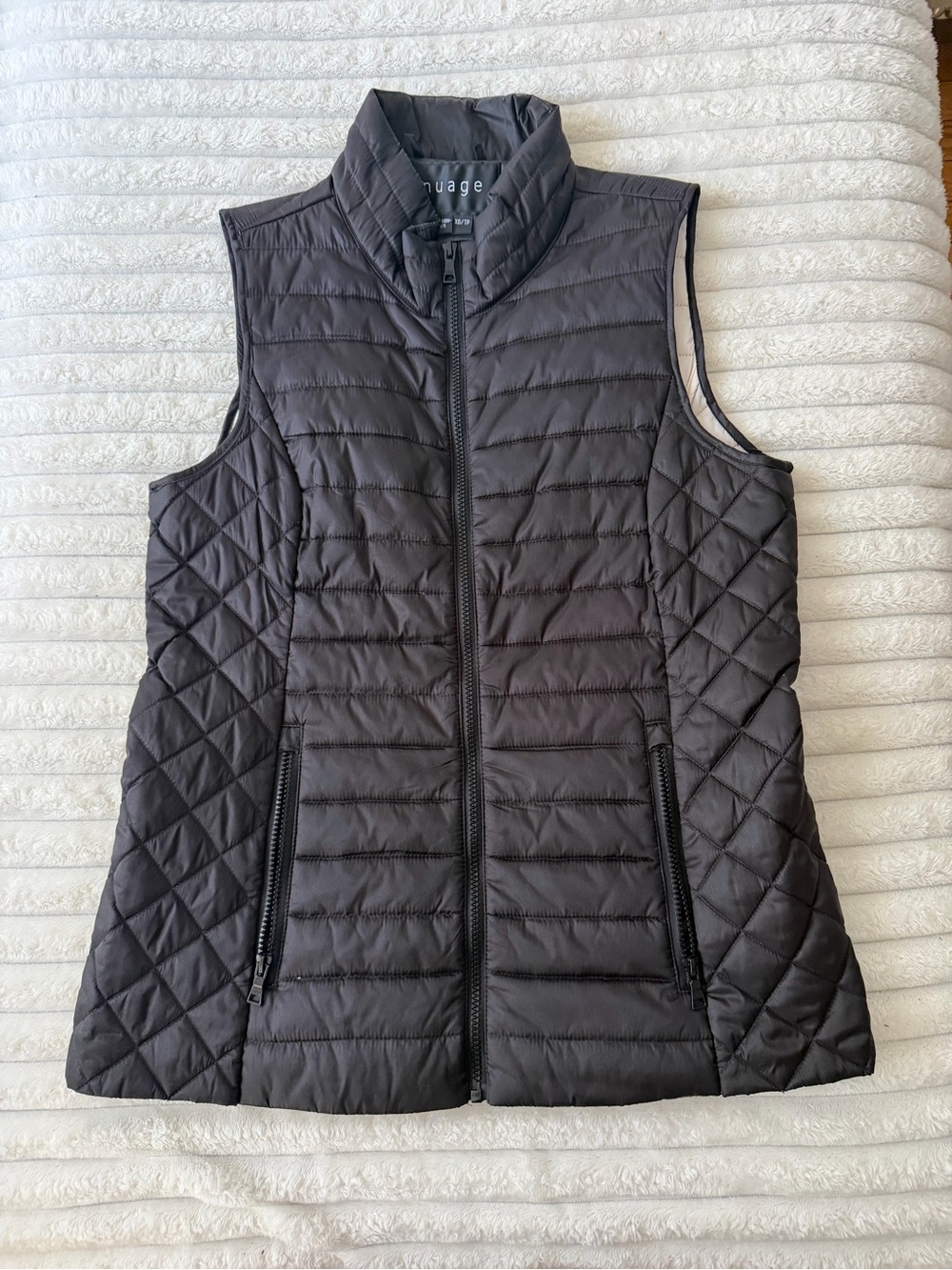 Women's Quilted Black Puffer Vest with Zip Pockets